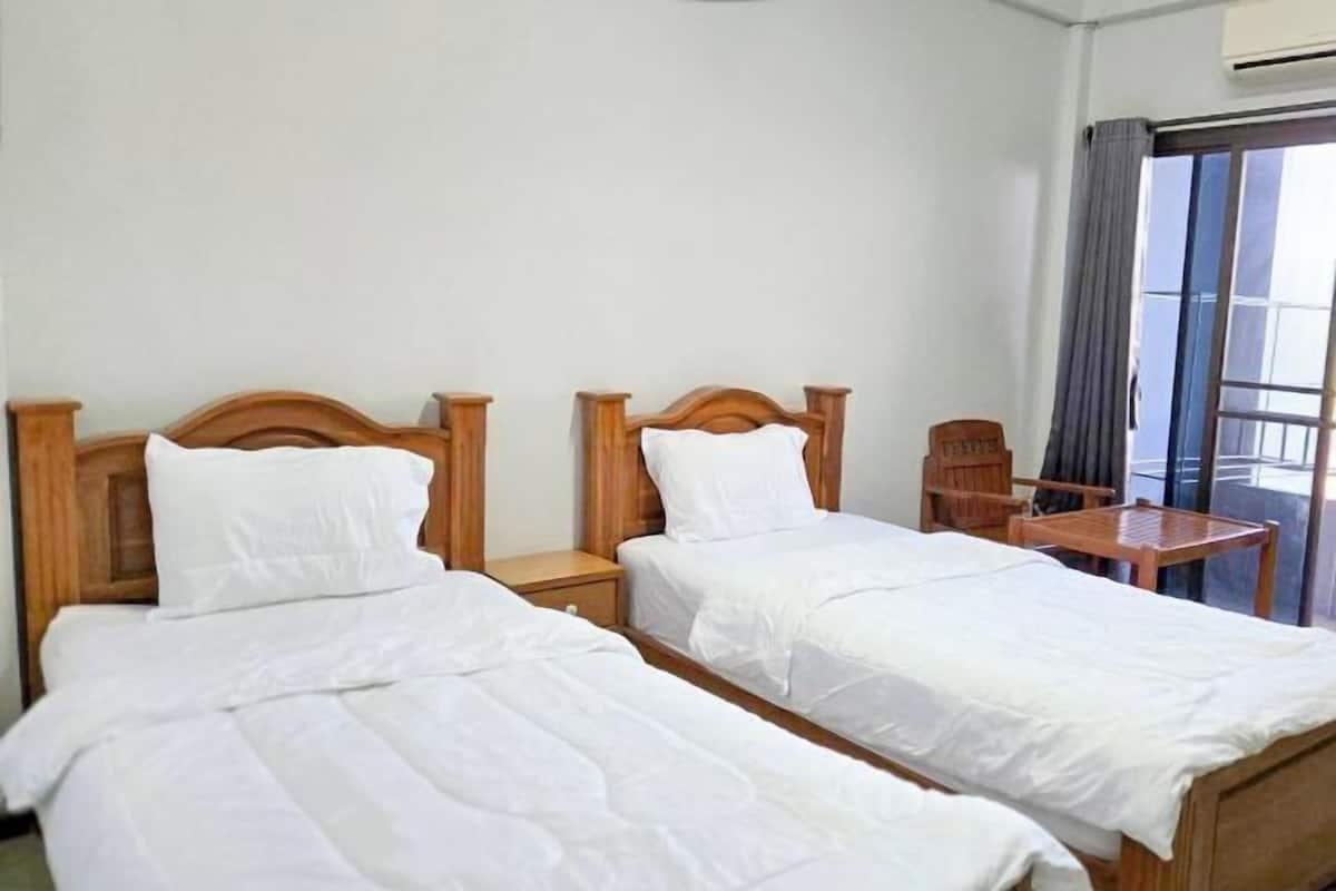 Desk, free WiFi, bed sheets