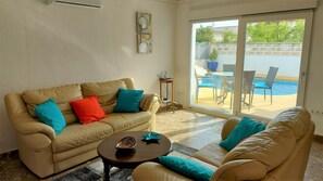 TV, fireplace, DVD player - Villa ALMAR in Els Poblets at 3 minutes from the beach (Poblets (els))