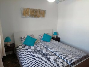 3 bedrooms, iron/ironing board, internet