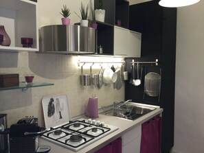 冰箱、微波炉、烤箱、炉灶