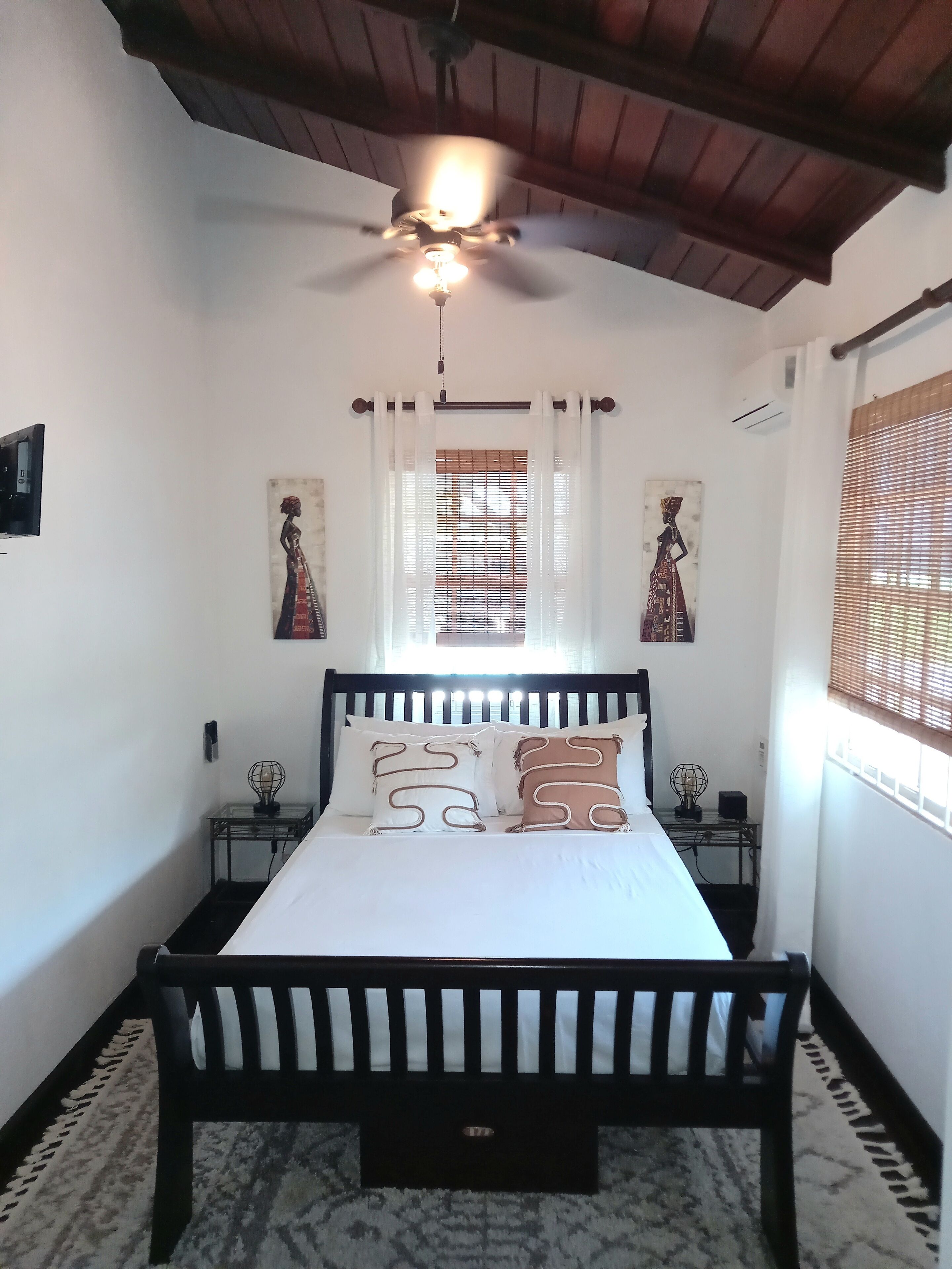 3 bedrooms, in-room safe, iron/ironing board, WiFi