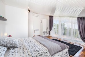 5 Schlafzimmer, Bügeleisen/Bügelbrett, Internetzugang, Bettwäsche