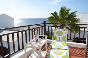 Property grounds - Dlx - Bungalow. Fantastic private complex directly by the sea pool, fiber optic internet (Playa Honda)