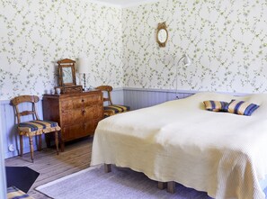 2 عدّة غرف نوم ومكواة/لوح كي وخدمة الإنترنت وملاءات أسرّة