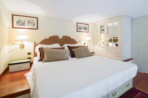 1 bedroom, iron/ironing board, WiFi, bed sheets - Old Tower Ponte Vecchio Suite B (Firenze)