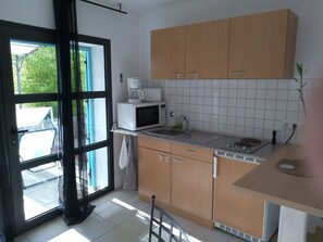 Fridge, microwave, stovetop, coffee/tea maker