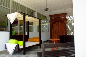 Deluxe Double Room | Living area