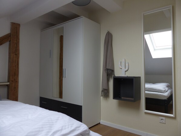 1 Schlafzimmer, BĂŒgeleisen/BĂŒgelbrett, Reisekinderbett, kostenloses WLAN