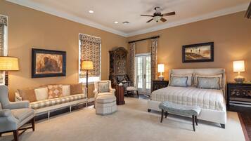 4 makuuhuonetta, tallelokero huoneessa, silitysrauta/-lauta