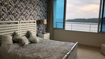 2 多间卧室、办公桌、熨斗/熨衣板、旅行婴儿床