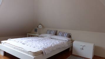 2 bedrooms, travel crib