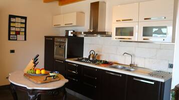 Kühlschrank, Ofen, Herdplatte, Geschirrspüler