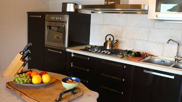 Kühlschrank, Ofen, Herdplatte, Geschirrspüler