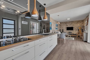 Fridge, microwave, oven, coffee/tea maker