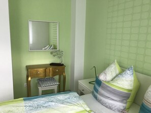 3 Schlafzimmer, Schreibtisch, Bügeleisen/Bügelbrett, WLAN