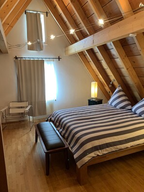 4 Schlafzimmer, Schreibtisch, Verdunkelungsvorhänge