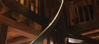 Mukava puurakennettu talo kasvaneessa viininviljelykaupungissa. 6