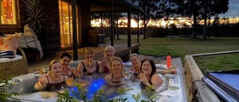 Outdoor spa tub