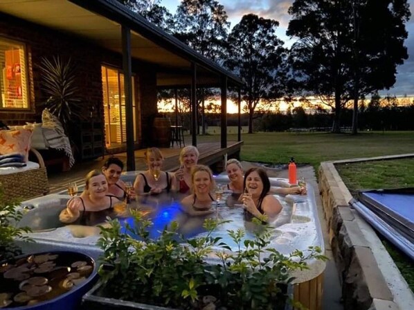 Outdoor spa tub