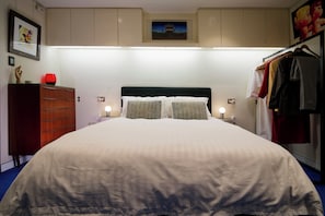 1 chambre, bureau, fer et planche à repasser, accès au Wi-Fi (inclus)