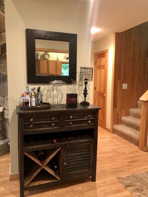 Interior - Mountain Time - Updated 3 bedroom home,<br>walk to trails, horses, tennis, & more! (Davis)