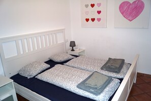 4 bedrooms, iron/ironing board, free WiFi, bed sheets