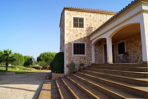 Exterior - Wonderful finca with a large pool and barbecue kitchen near Es Trenc!  (Campos)