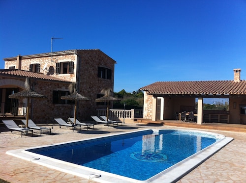 Wonderful finca with a large pool and barbecue kitchen near Es Trenc! 