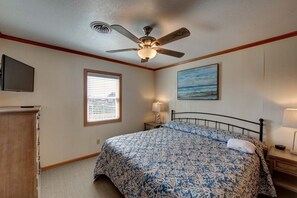 3 slaapkamers, een strijkplank/strijkijzer, internet, beddengoed