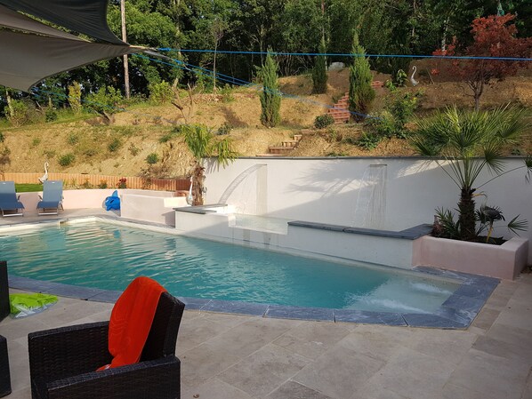 Pool - In a peaceful green setting<br> oxygenate yourself in this prestigious villa (Calmeilles)