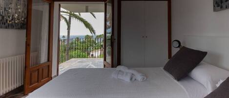 10 chambres, fer et planche à repasser, Wi-Fi, draps fournis