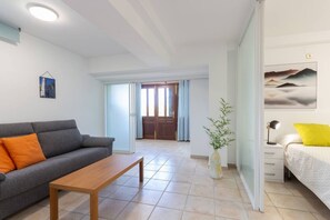 テレビ、卓球台