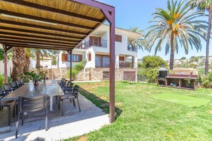 屋外ダイニングエリア