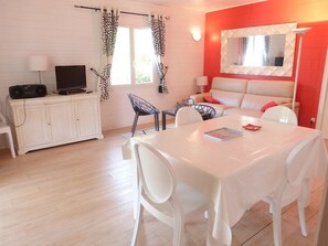 TV - GASSIN / OASIS PARK: CALIFORNIAN HOUSE FOR 6 PEOPLE NEAR SAINT-TROPEZ (GASSIN)