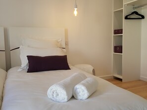 2 bedrooms, iron/ironing board, travel cot, free WiFi - Gîtes L'île Aux Moines& Proximité Plages 800M, Commerces 300M (Perros-Guirec)