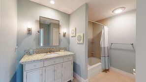Combined shower/bathtub, hair dryer, towels - Inviting Hilton Head Island vacation Retreat with Golf Course Views! (Hilton Head)