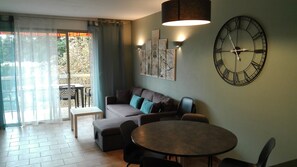 Télévision, table de tennis de table