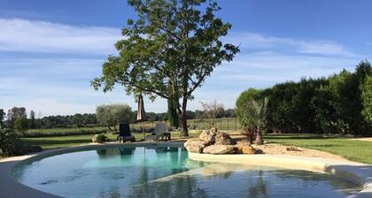 PrÚs d'Uzes Mas de caractÚre entiÚrement restauré sur un terrain de 3000m2