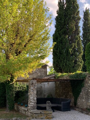 Près d'Uzes Mas de caractère entièrement restauré sur un terrain de 3000m2