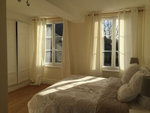 5 bedrooms, iron/ironing board, travel crib, free WiFi - Ichibam 15 pers, swimming pool, jacuzzi (optional) (Fourdrain)
