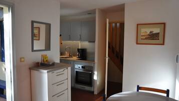 Refrigerador, microondas, horno y lavavajillas