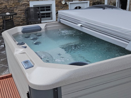 New River Gorge Bridge mieten 8 Schlafzimmer, Whirlpool und privatem Pool 18 'x 34'.