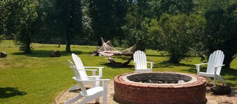 New River Gorge Bridge 8 Bedrooms, Hot Tub, and Private, Heated Pool 18' x 34'