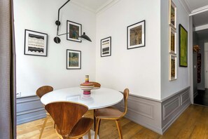 Dining - Curiosité - Furnished apartment - Downtown Lyon (Lyon-1er-arrondissement)