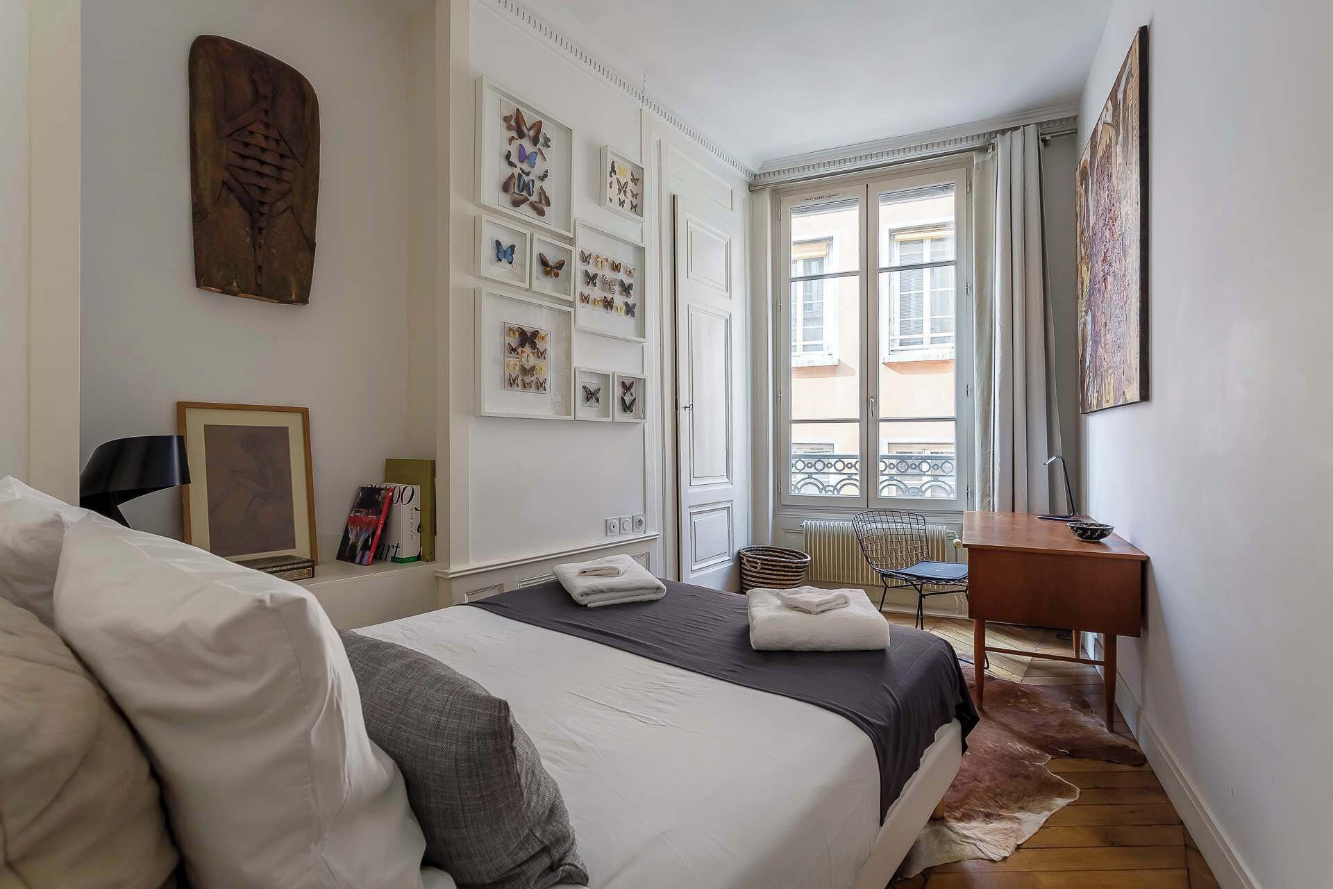 2 bedrooms, desk, iron/ironing board, WiFi