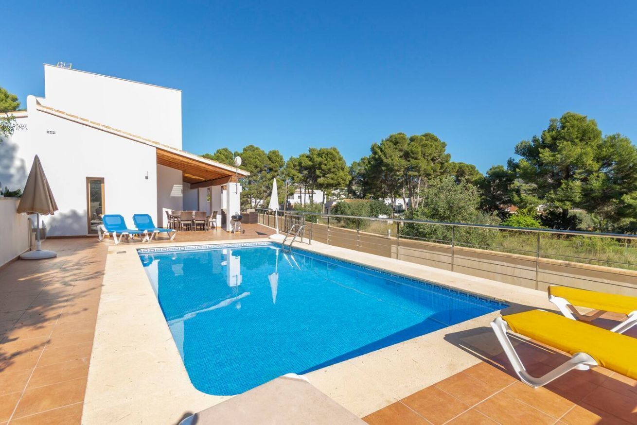 Lämmitetty uima-allas