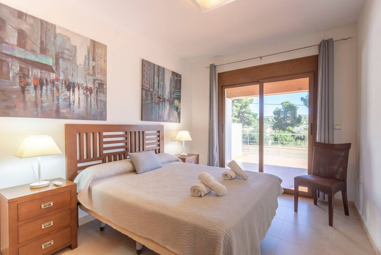 3 slaapkamers, een strijkplank/strijkijzer, reisbedje, wifi