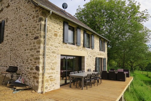 Large capacity cottage, dare calm and change of scenery in Corrèze