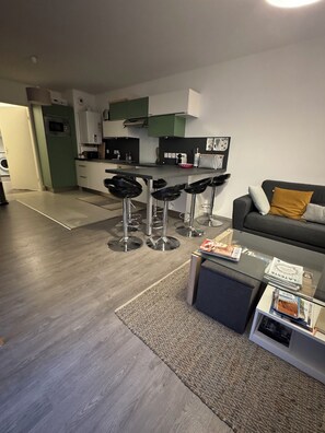 Interior - T3 apartment, sleeps 5, new, terrace, bright, 1st floor, downtown (La Teste-de-Buch)