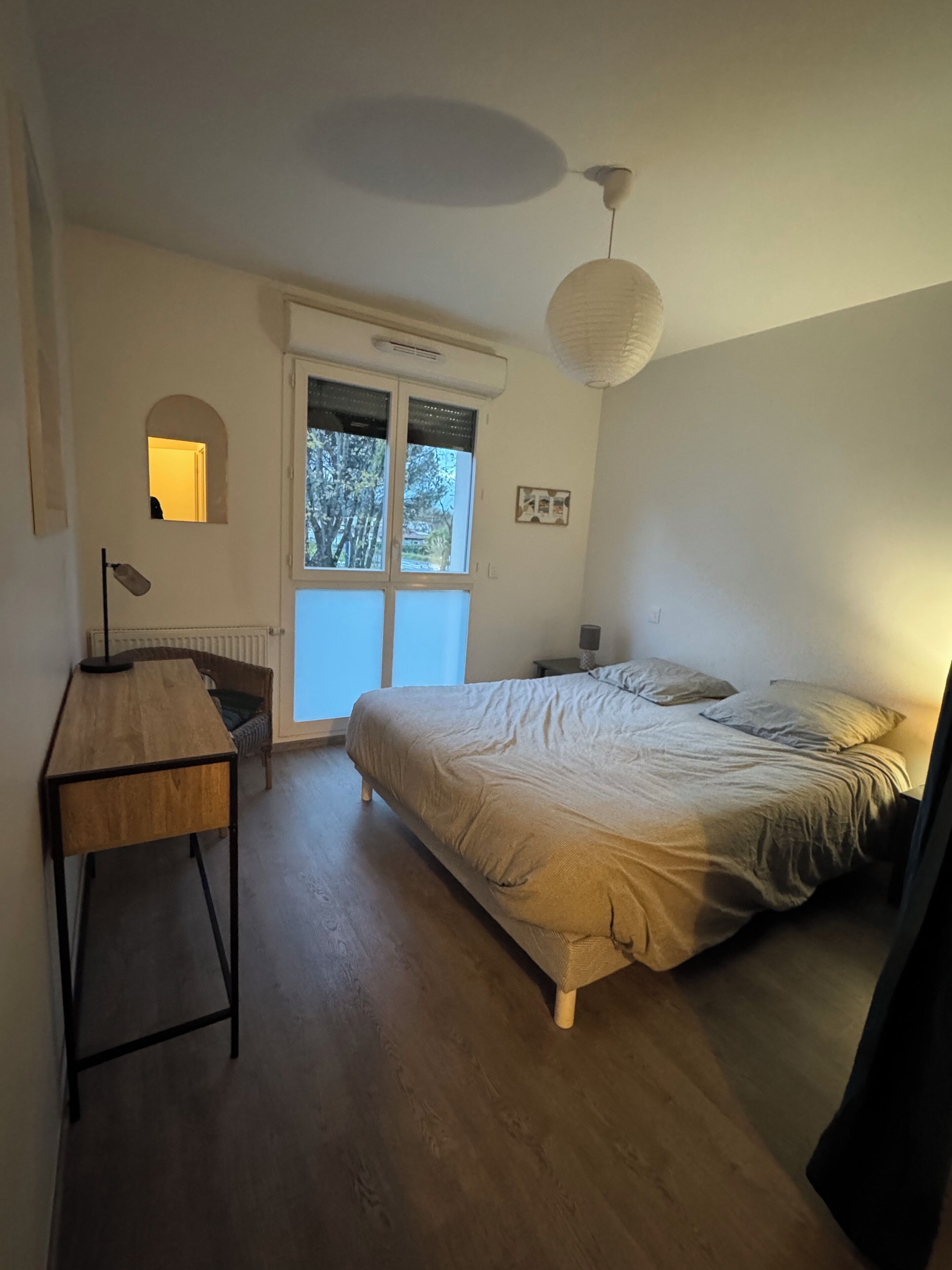 2 slaapkamers, een strijkplank/strijkijzer, reisbedje, gratis wifi